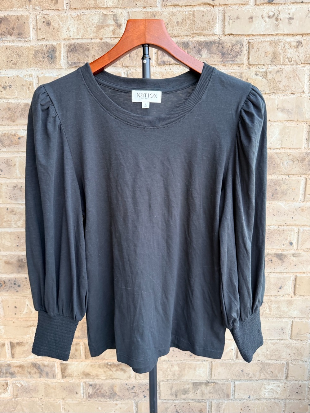 Anthropologie Nation Los Angeles Loren Puff-Sleeve Tee Black size Large